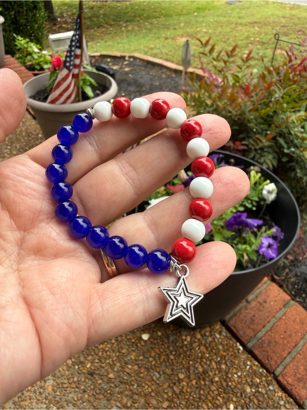 Patriotic USA Stars & Stripes Glass Stretch Bracelet with Star Charm 7"
